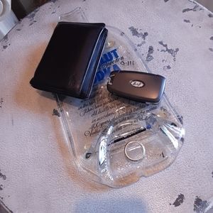 ABSOLUT VODKA, SQUASH BOTTLE, Men's Pocket Valet